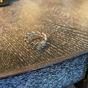 Pandora leaf ring